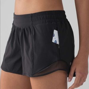 LULULEMON BLACK HOTTIE HOT SHORTS